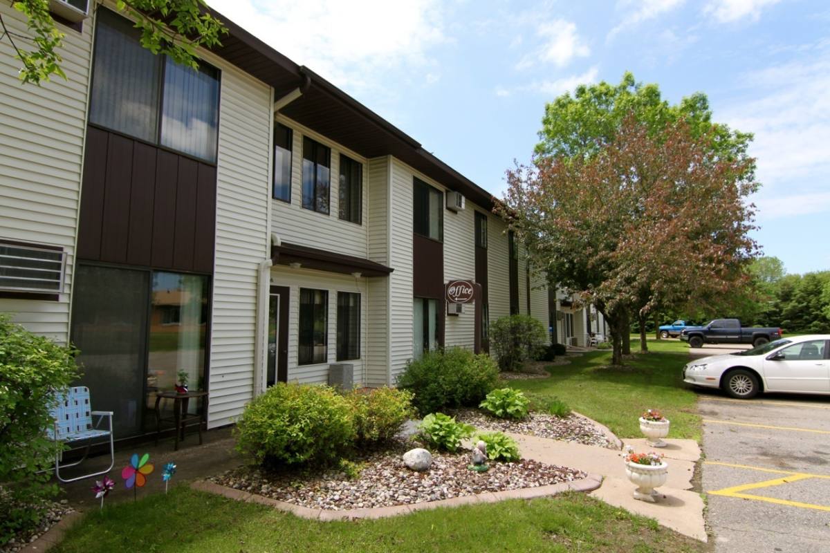 Apartment for rent at 1500 1508 S Adams Ave, Marshfield, WI 54449