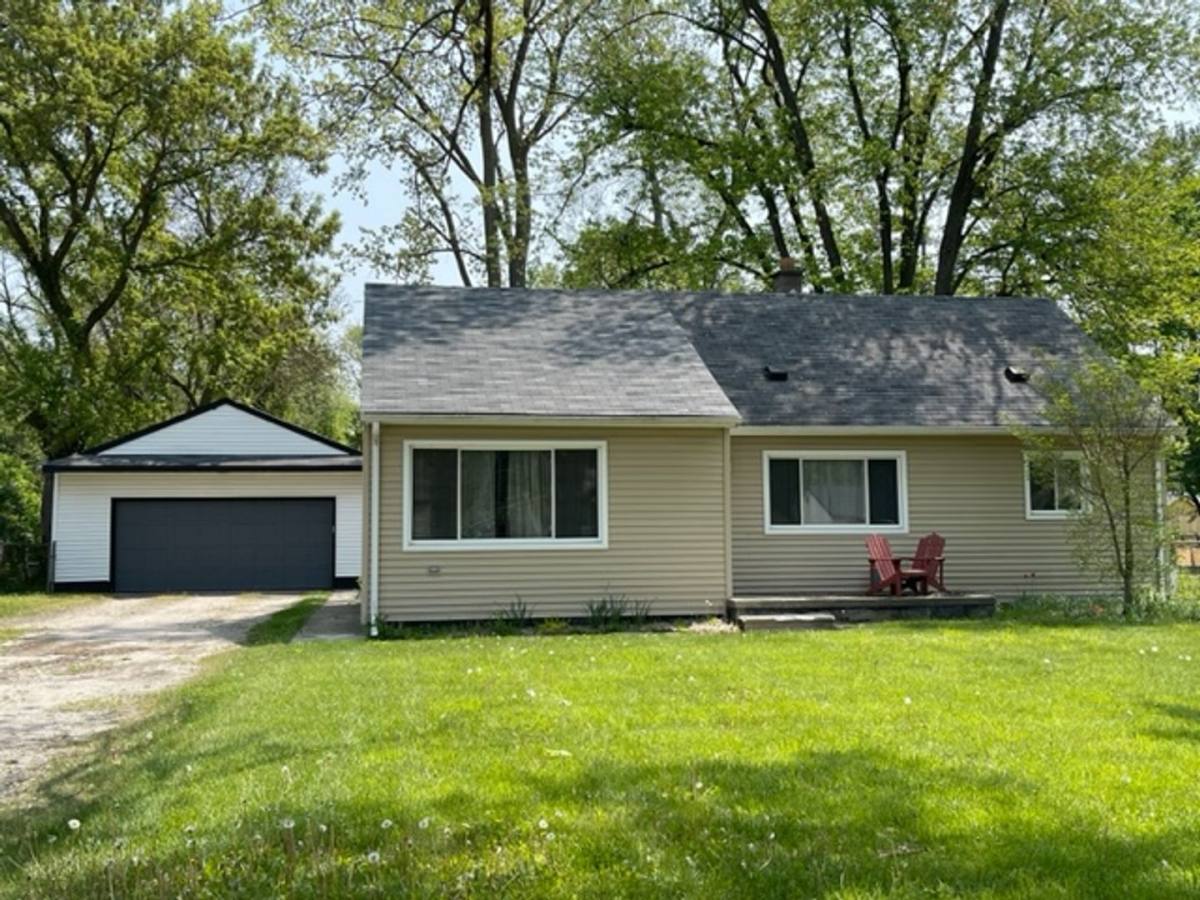 House for rent at 18964 Deering St, Livonia, MI 48152