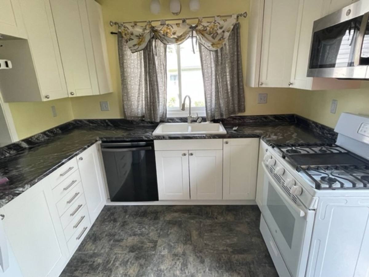 House for rent at 18964 Deering St, Livonia, MI 48152