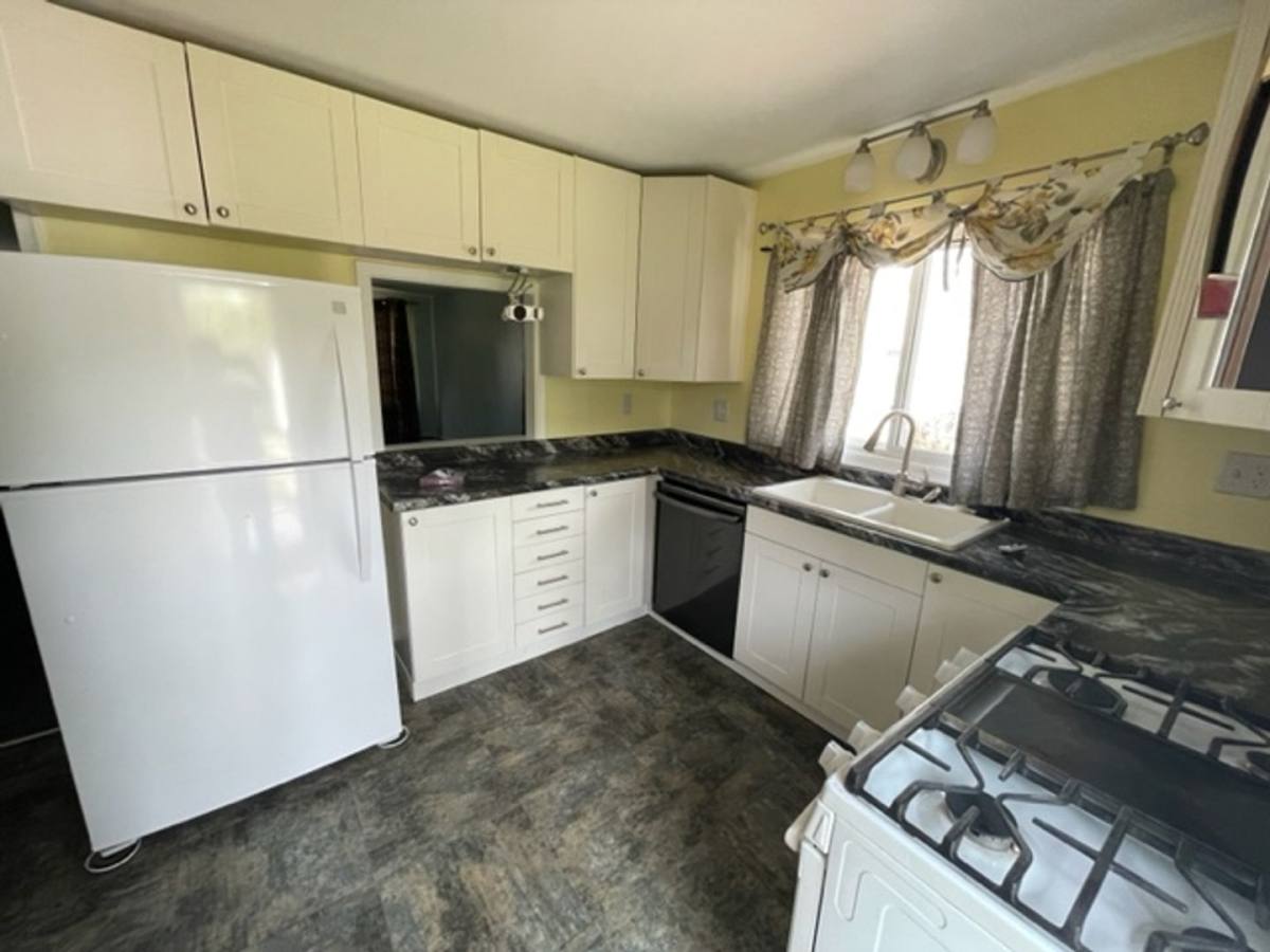 House for rent at 18964 Deering St, Livonia, MI 48152