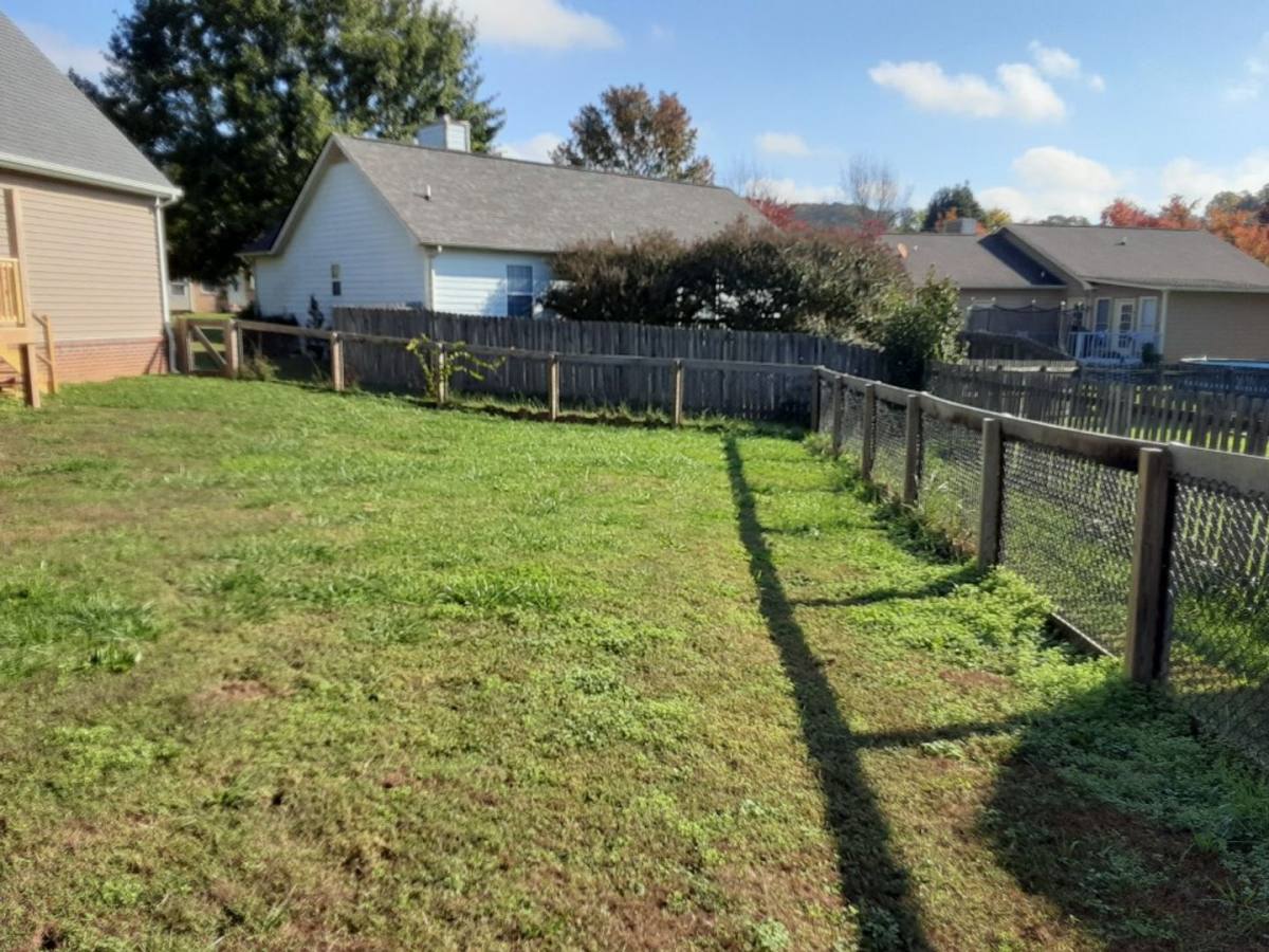 House for rent at 2057 Smoky River Rd, Knoxville, TN 37931