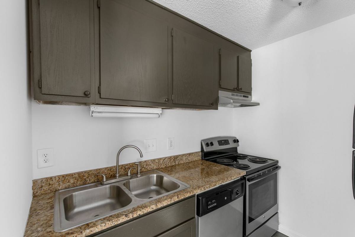 Townhouse for rent at 1504 14th Ave S, Birmingham, AL 35205