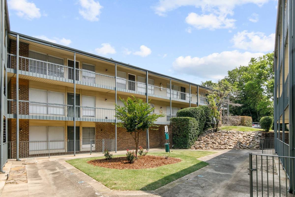 Townhouse for rent at 1504 14th Ave S, Birmingham, AL 35205