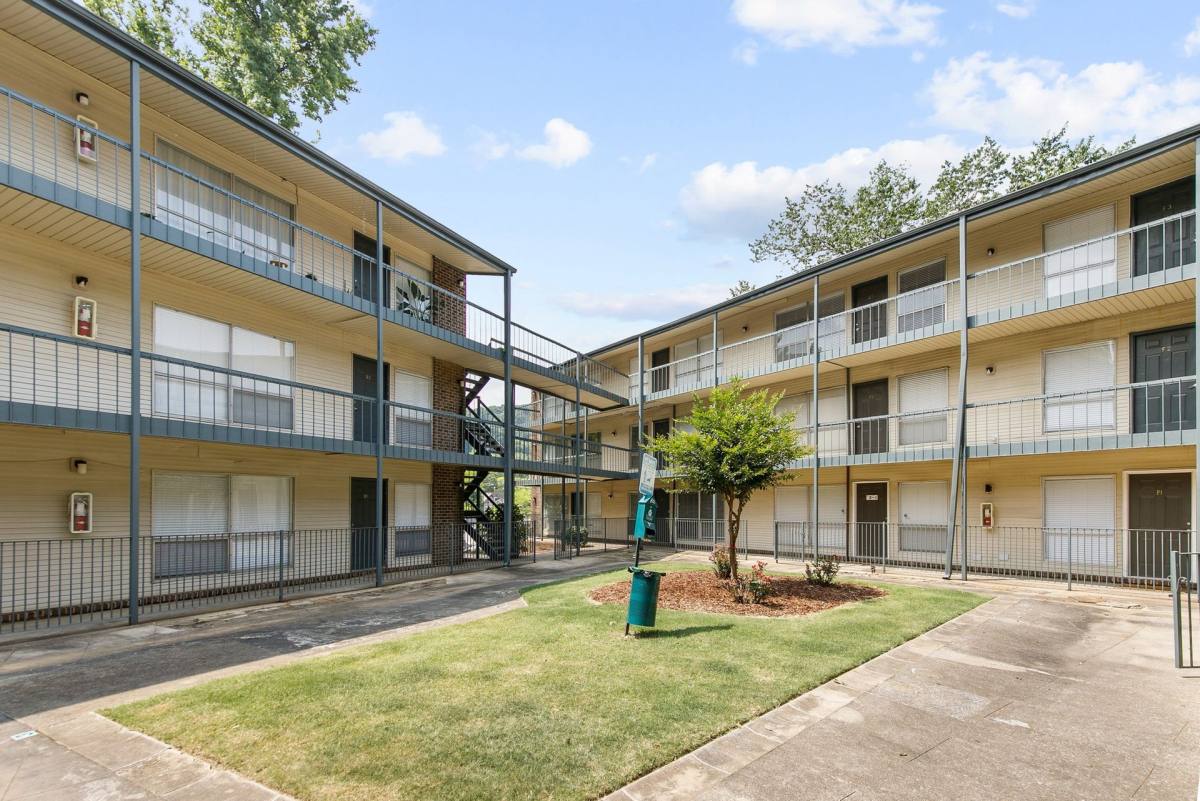 Townhouse for rent at 1504 14th Ave S, Birmingham, AL 35205