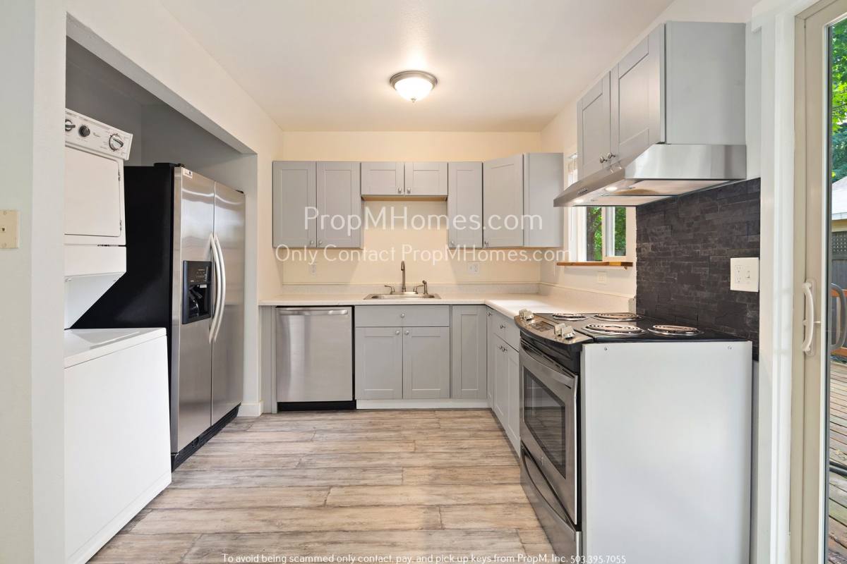 Apartment for rent at 5829 SE 80th Court, Portland, OR 97206