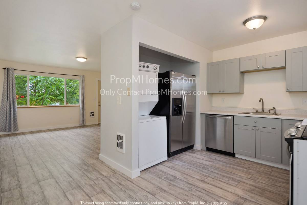 Apartment for rent at 5829 SE 80th Court, Portland, OR 97206