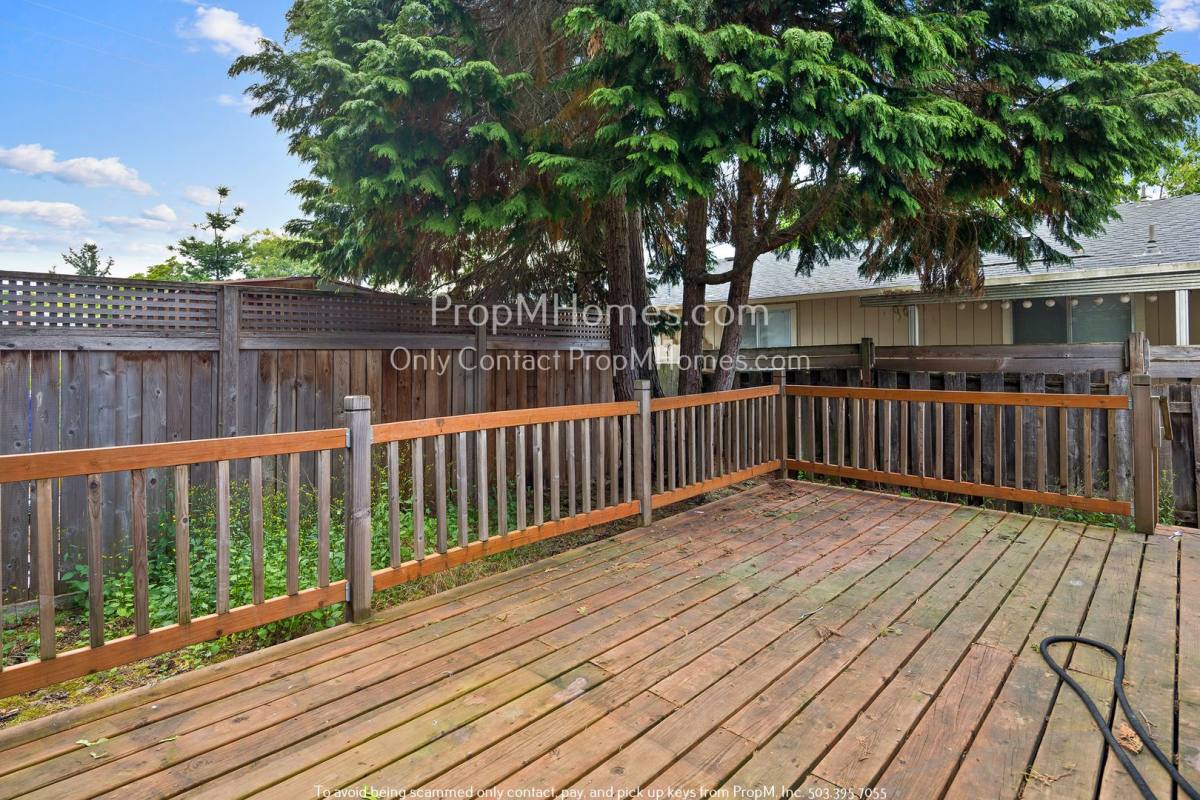 Apartment for rent at 5829 SE 80th Court, Portland, OR 97206