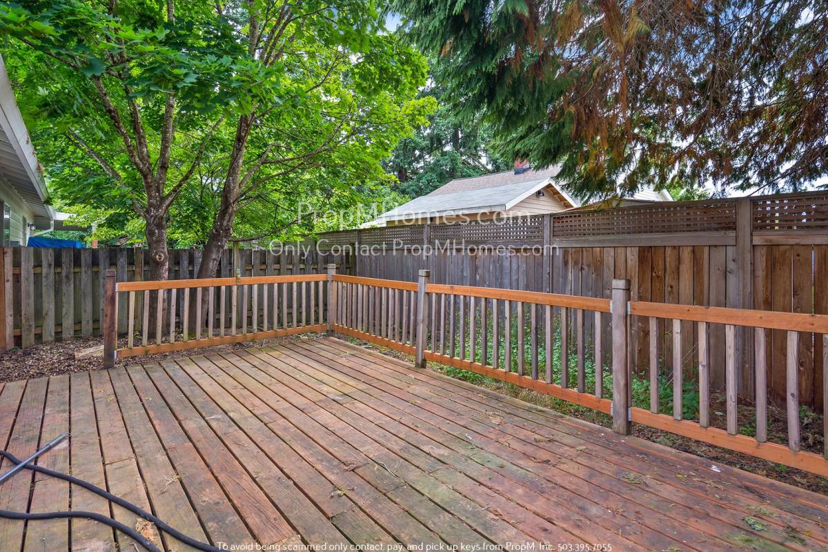 Apartment for rent at 5829 SE 80th Court, Portland, OR 97206