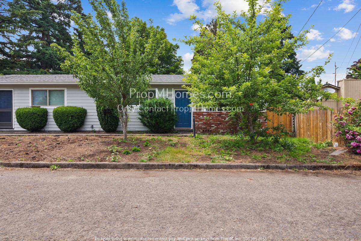 Apartment for rent at 5829 SE 80th Court, Portland, OR 97206