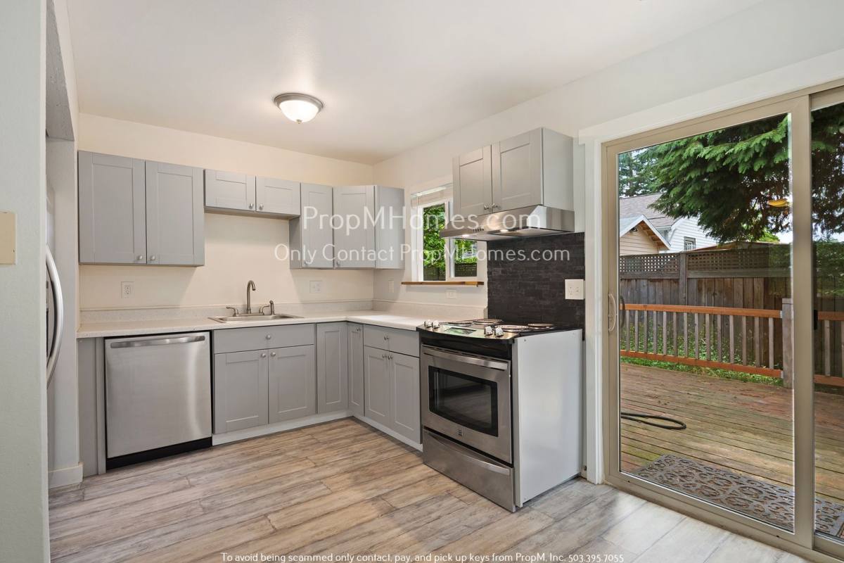 Apartment for rent at 5829 SE 80th Court, Portland, OR 97206