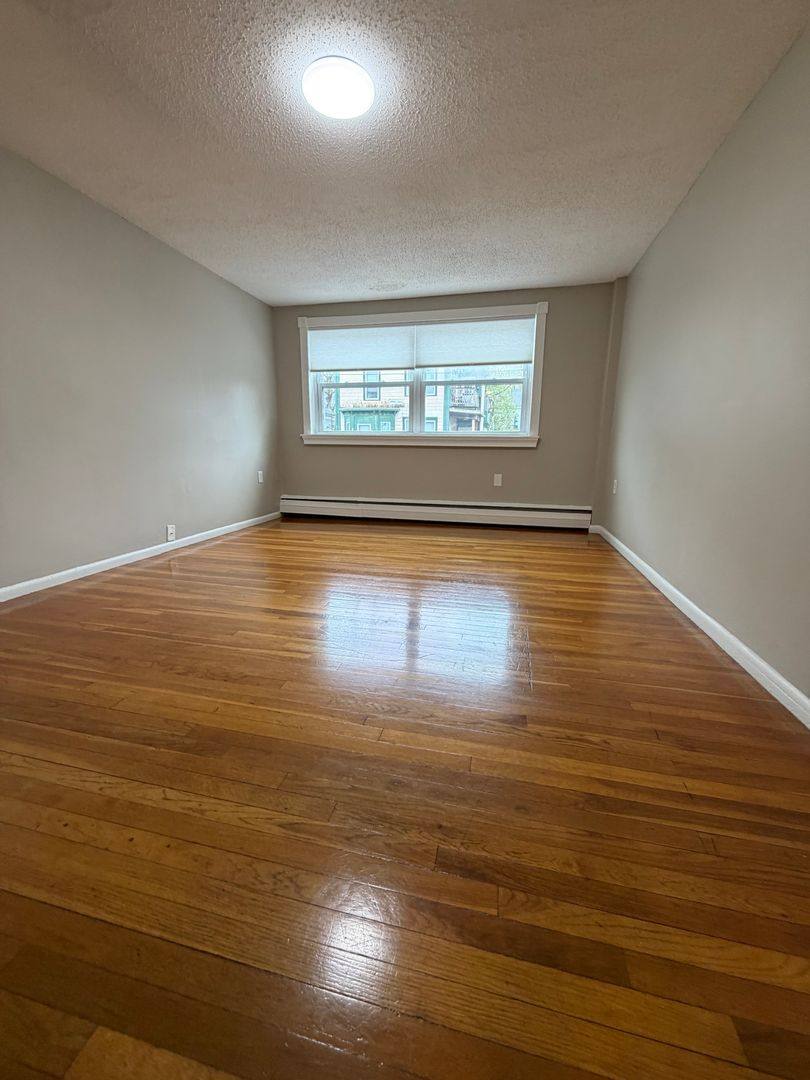 Apartment for rent at 206 Stackpole St, Lowell, MA 01852