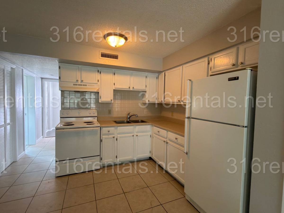 Apartment for rent at 236 Broadview, El Dorado, KS 67042
