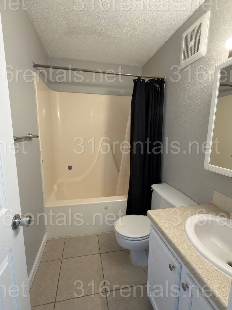 Apartment for rent at 236 Broadview, El Dorado, KS 67042