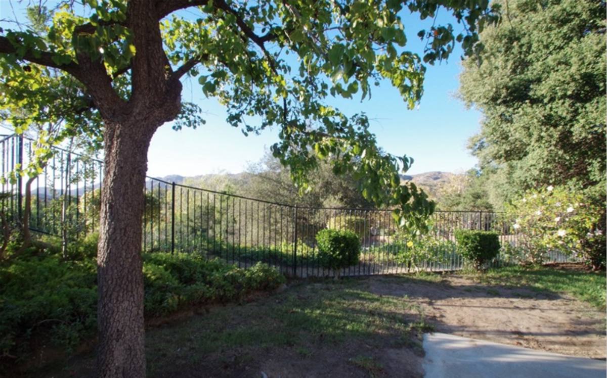 House for rent at 6797 Oak Forest Dr, Oak Park, CA 91377