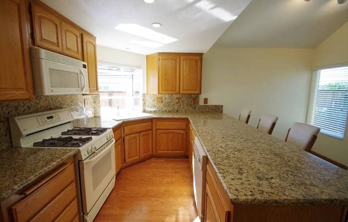 House for rent at 6797 Oak Forest Dr, Oak Park, CA 91377