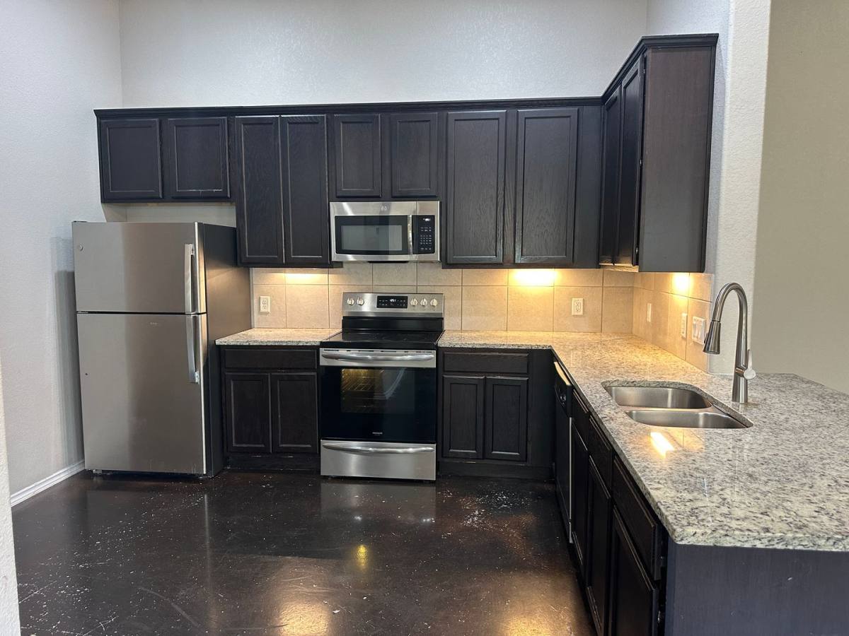 Townhouse for rent at 1116 Burek, Seguin, TX 78155