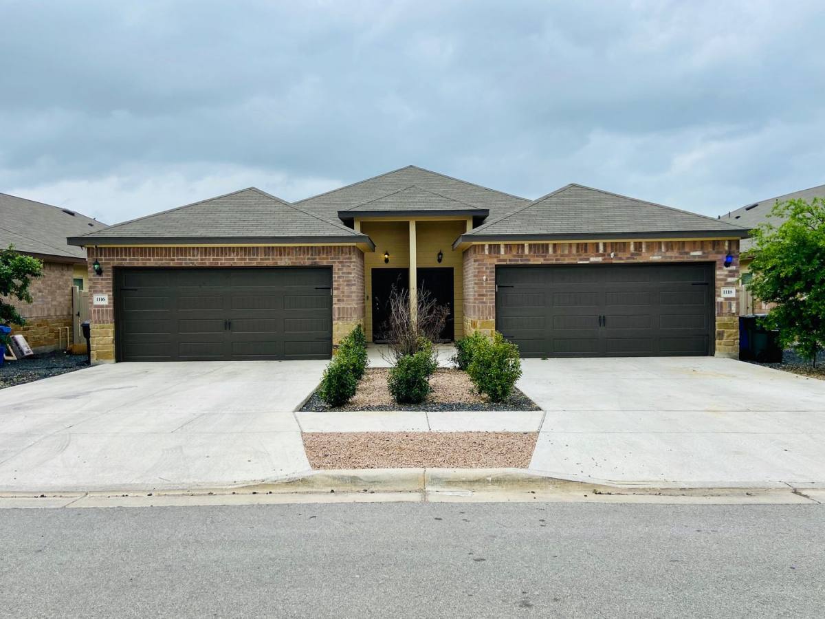 Townhouse for rent at 1116 Burek, Seguin, TX 78155