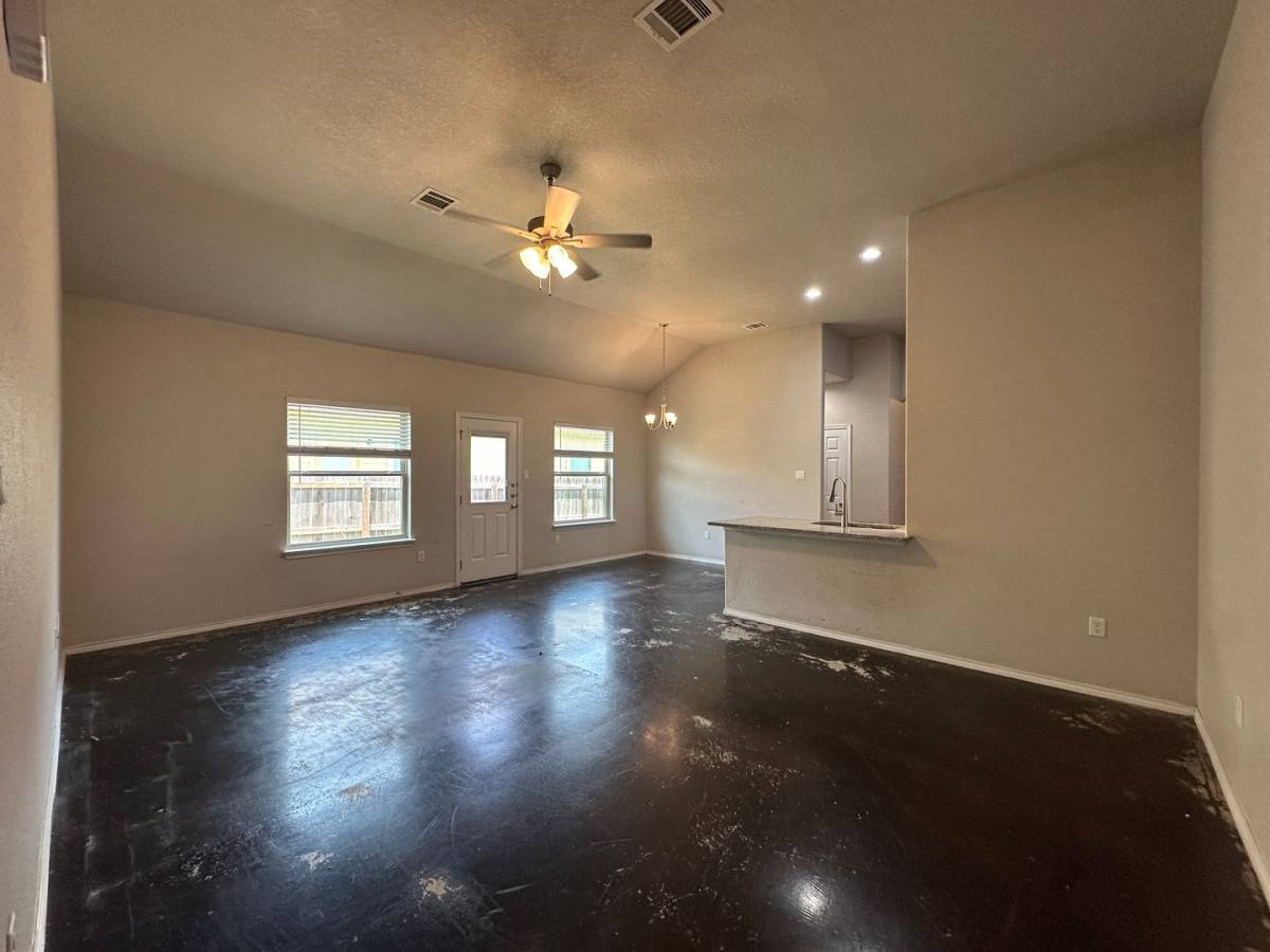 Townhouse for rent at 1116 Burek, Seguin, TX 78155