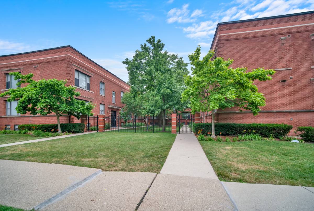 Condo for rent at 1308 W N Shore Ave, Chicago, IL 60626