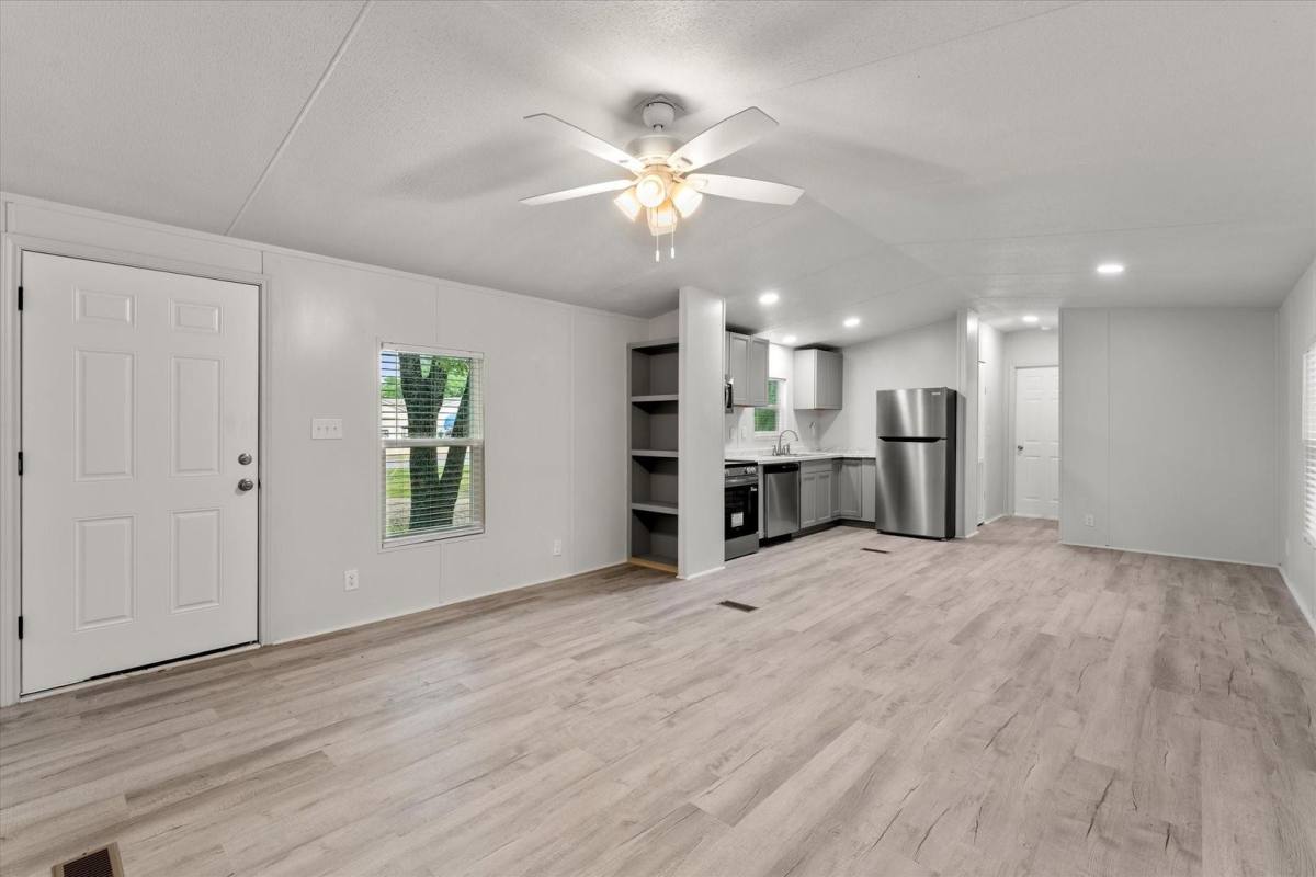 House for rent at 367 Box Rd, Mabank, TX 75156