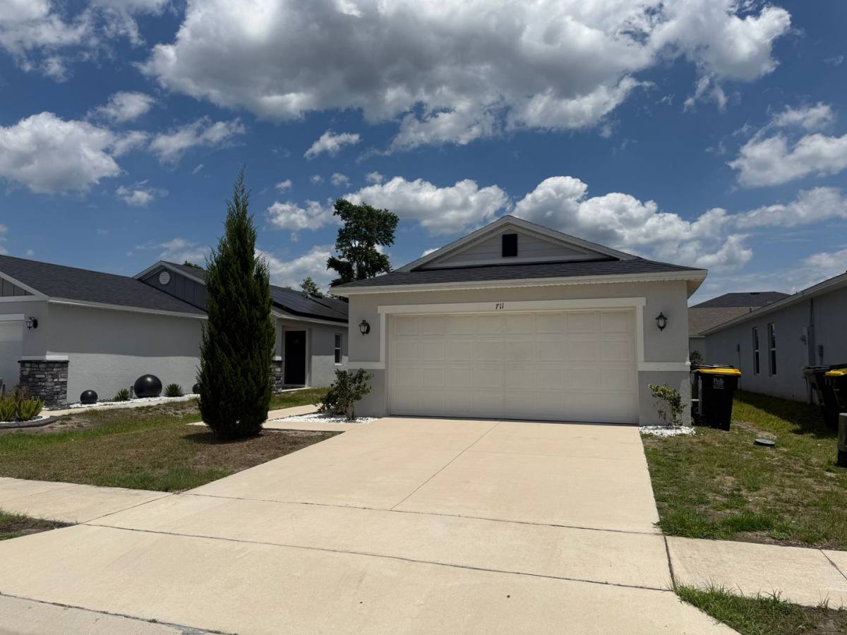 House for rent at 711 Scrub Oak Hammock Rd, Davenport, FL 33837