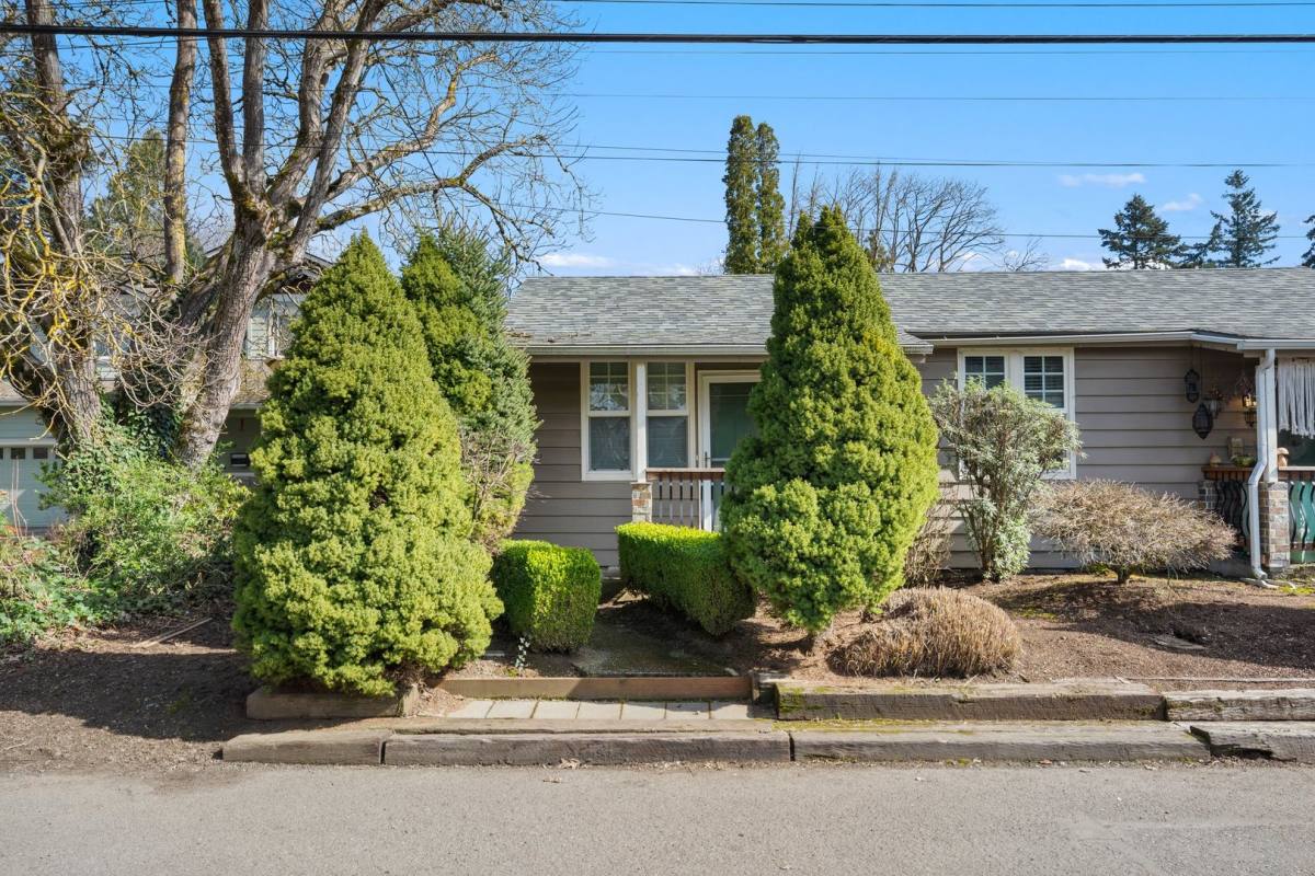 House for rent at 6832 SE 50th St, Portland, OR 97206