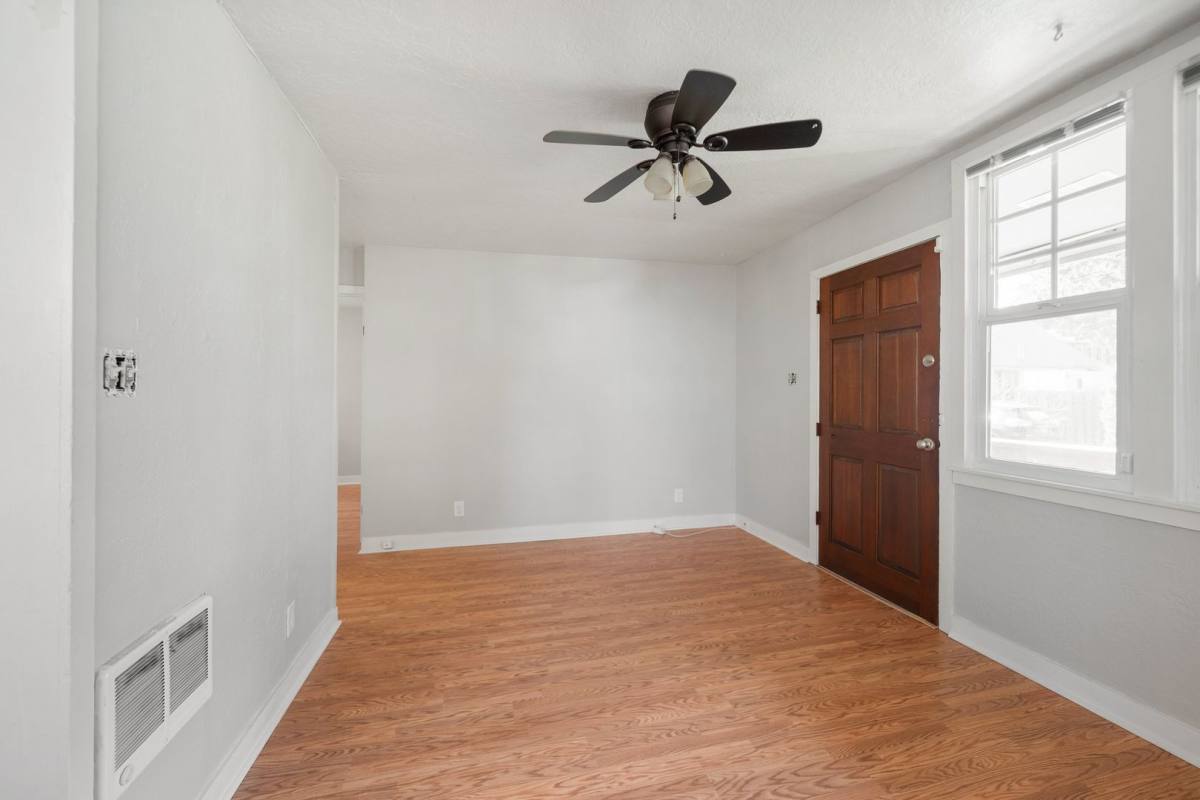 House for rent at 6832 SE 50th St, Portland, OR 97206