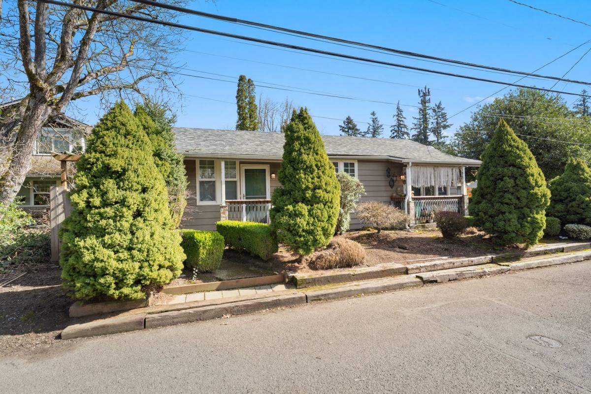 House for rent at 6832 SE 50th St, Portland, OR 97206