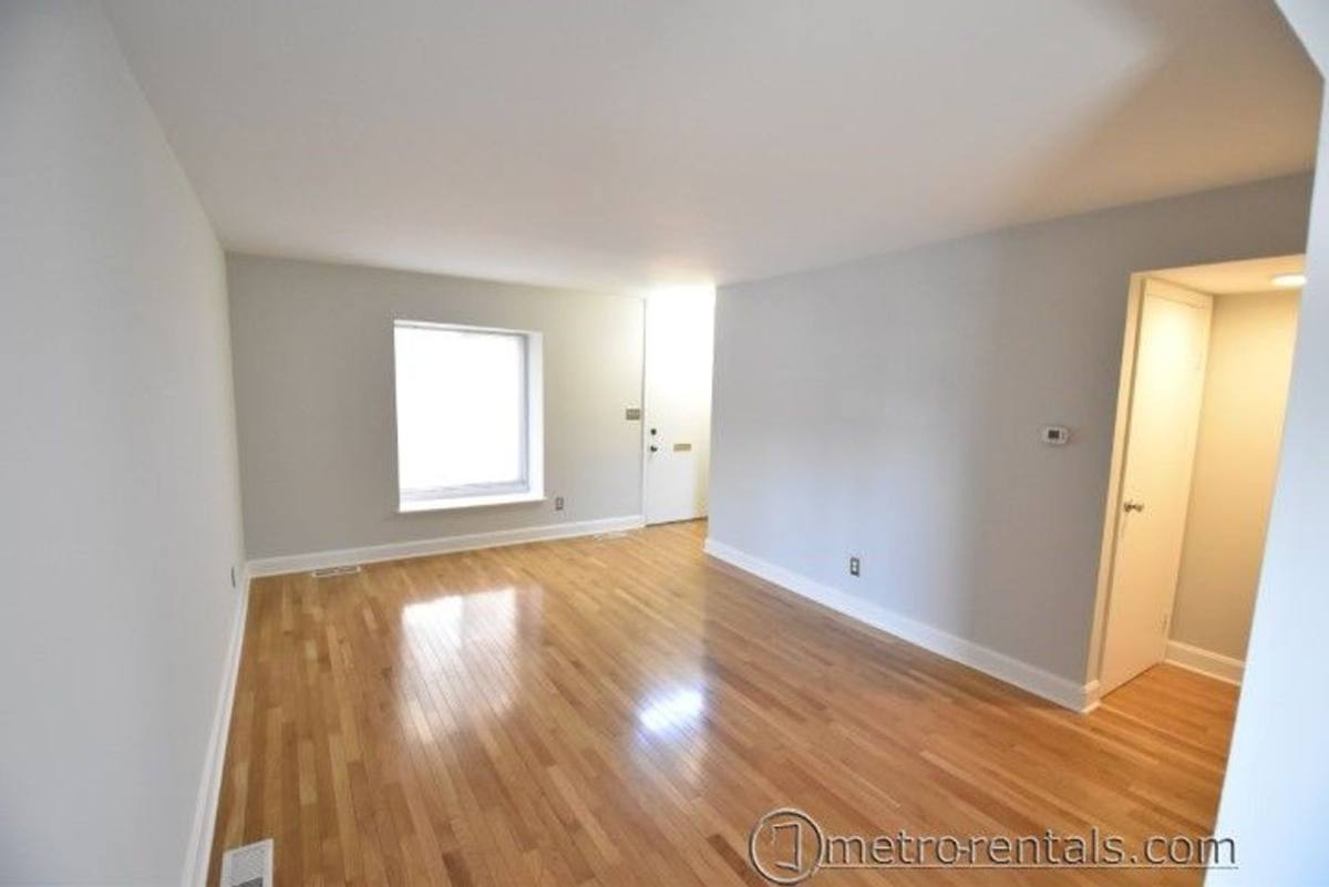 Apartment for rent at 4868 4869 4871 4873 Moreland Dr, Columbus, OH 43220