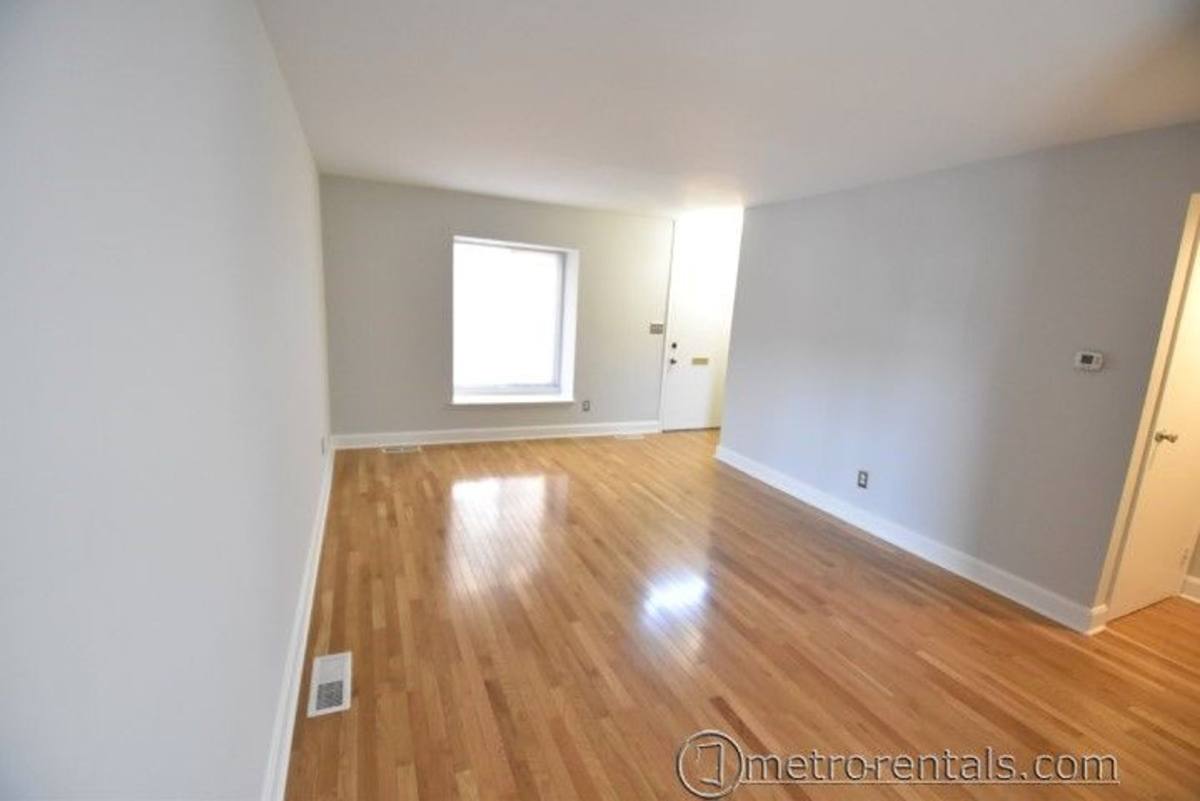 Apartment for rent at 4868 4869 4871 4873 Moreland Dr, Columbus, OH 43220