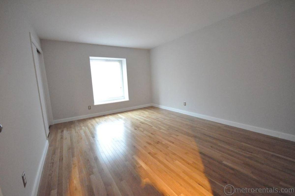 Apartment for rent at 4868 4869 4871 4873 Moreland Dr, Columbus, OH 43220