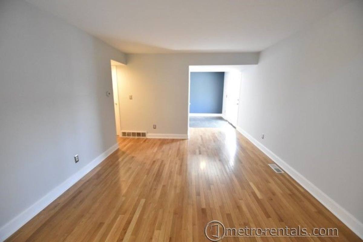 Apartment for rent at 4868 4869 4871 4873 Moreland Dr, Columbus, OH 43220