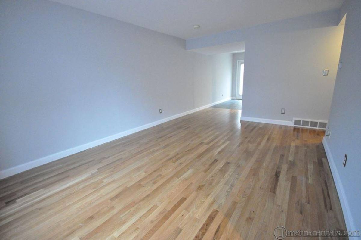 Apartment for rent at 4868 4869 4871 4873 Moreland Dr, Columbus, OH 43220
