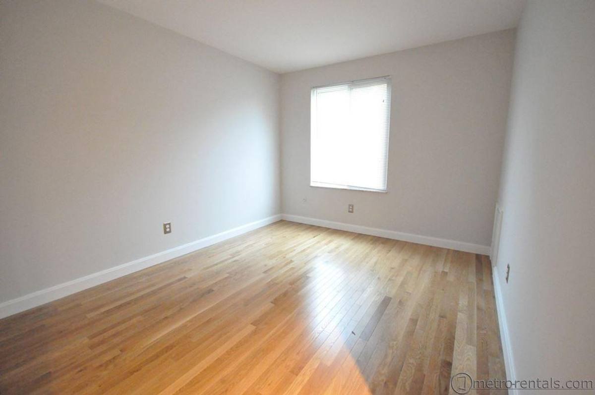Apartment for rent at 4868 4869 4871 4873 Moreland Dr, Columbus, OH 43220