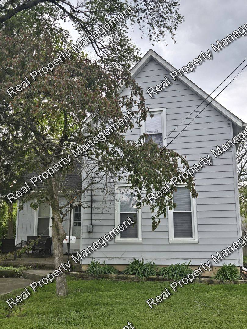House for rent at 401 N Grant St, Crown Point, IN 46307
