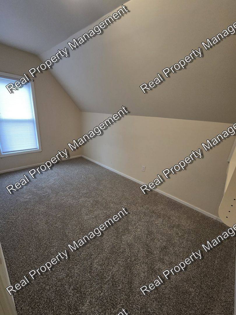 House for rent at 401 N Grant St, Crown Point, IN 46307