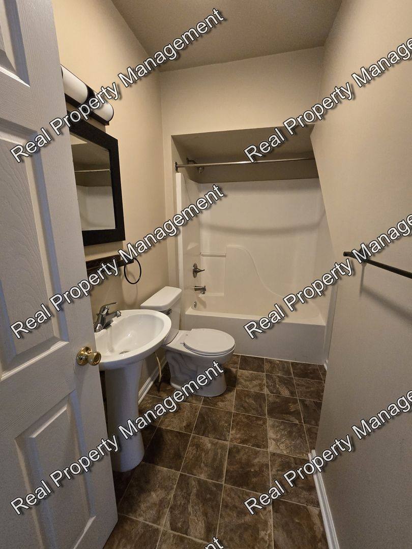 House for rent at 401 N Grant St, Crown Point, IN 46307