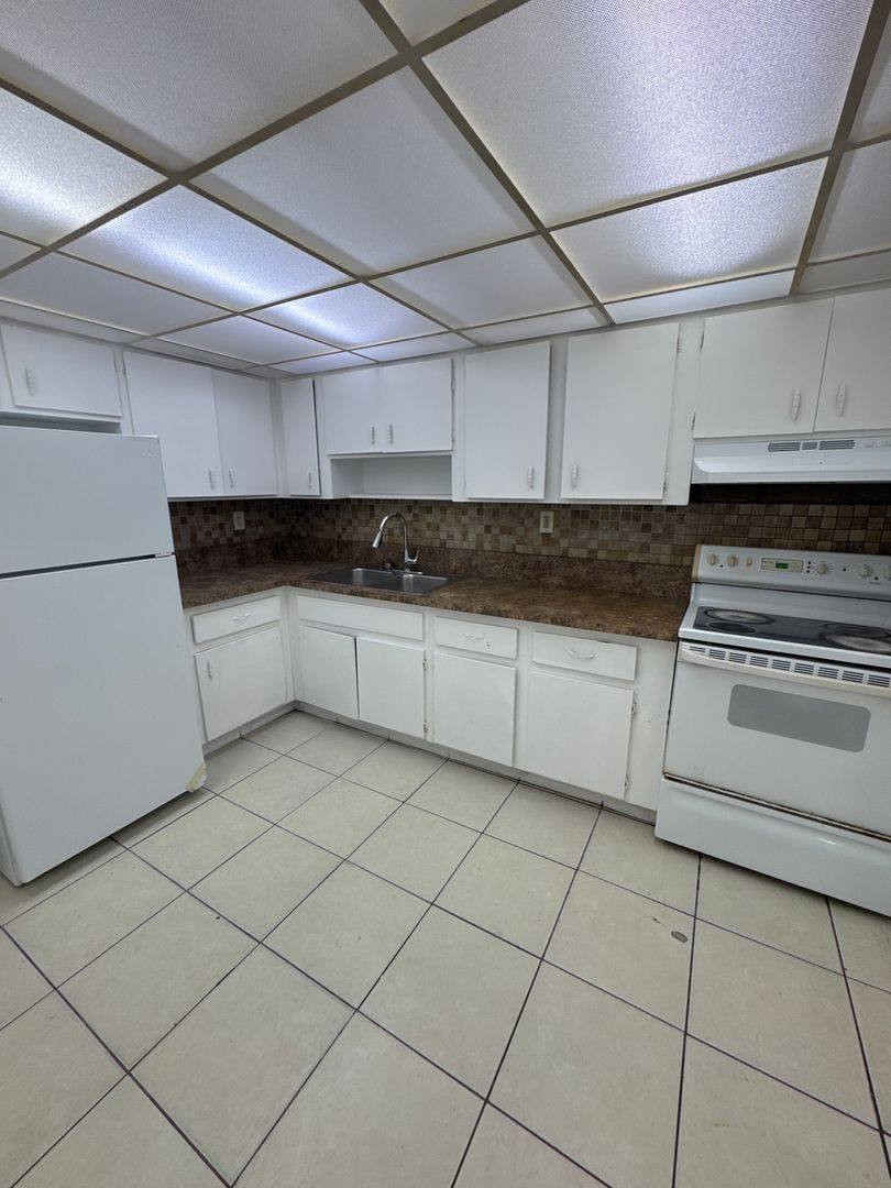 Apartment for rent at 1750 NE 149 St, Miami, FL 33181