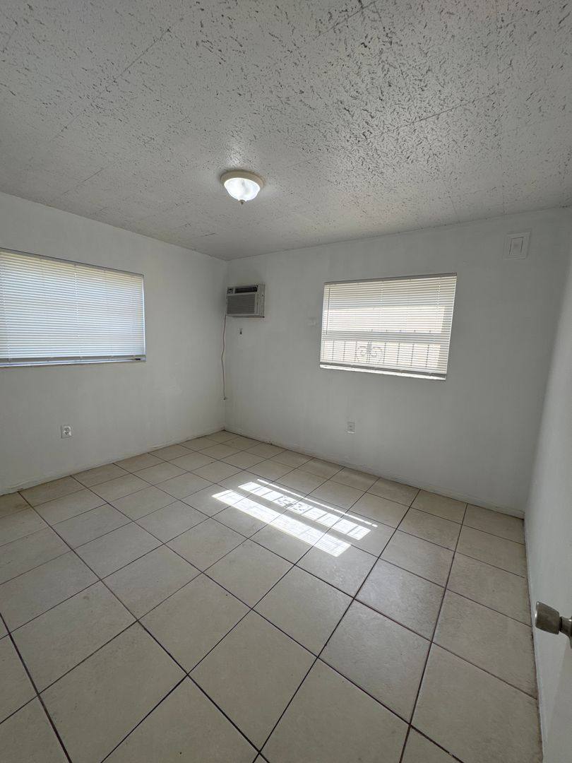 Apartment for rent at 1750 NE 149 St, Miami, FL 33181