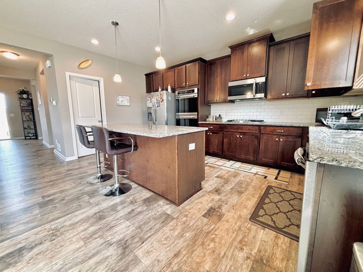 House for rent at 1533 Linwood Circle, Shakopee, MN 55379