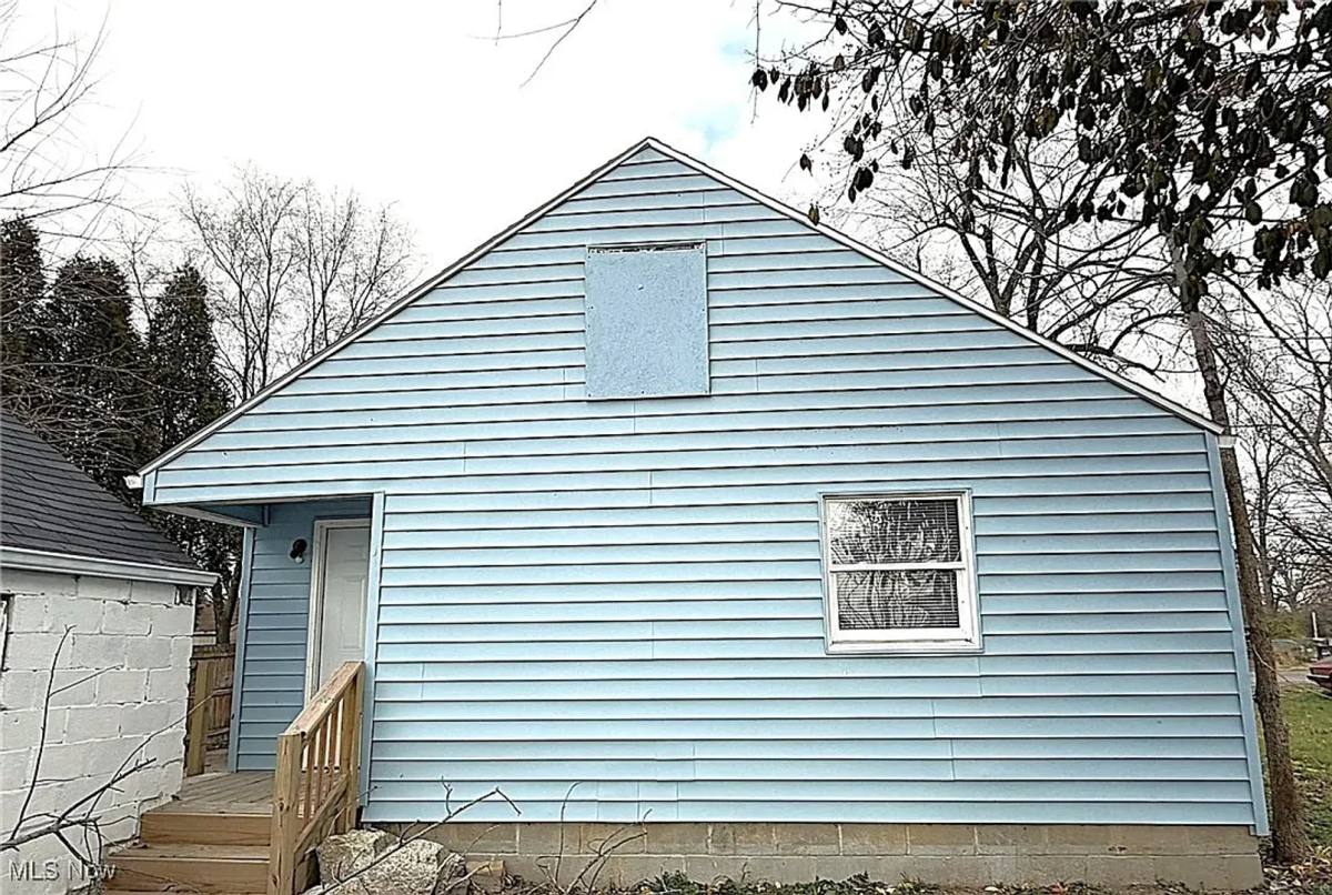 Apartment for rent at 906 Daniels Ave, Lima, OH 45805