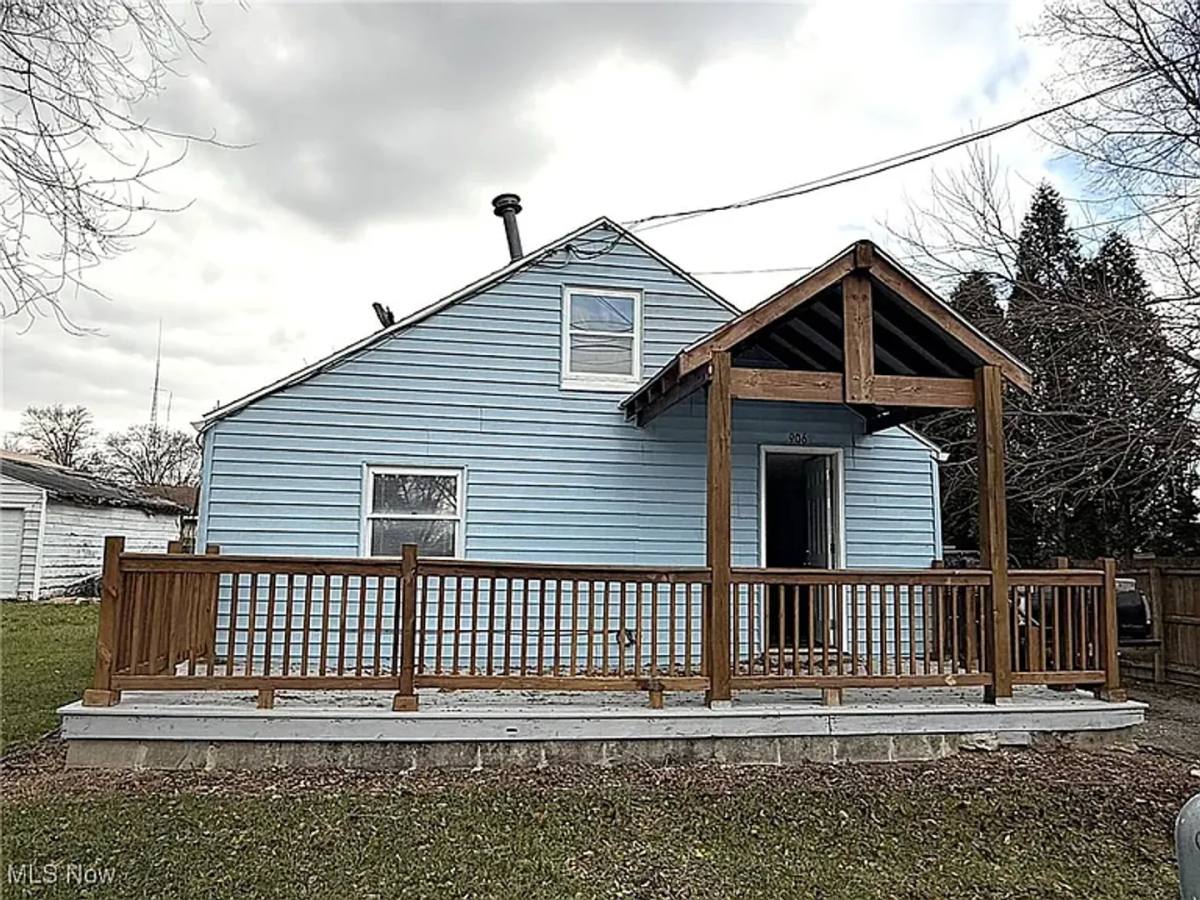 Apartment for rent at 906 Daniels Ave, Lima, OH 45805