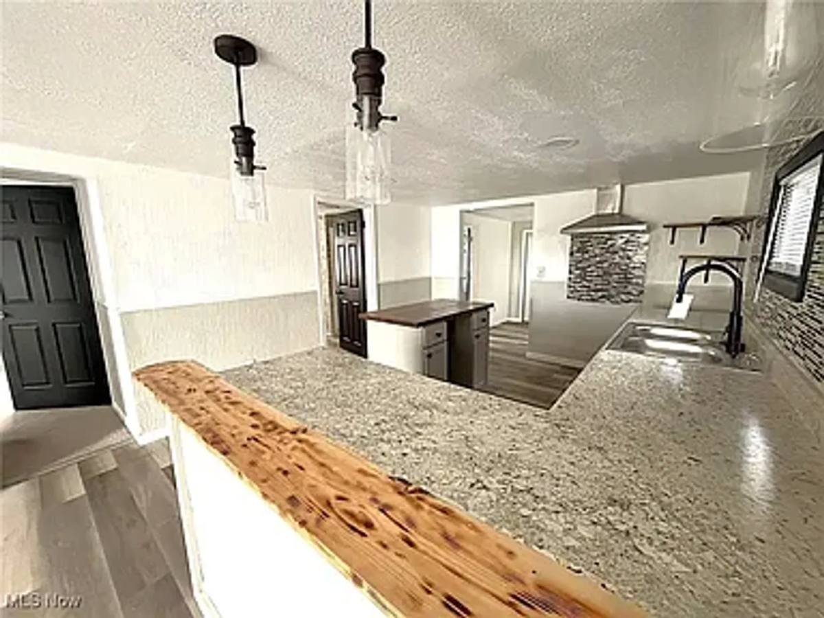 Apartment for rent at 906 Daniels Ave, Lima, OH 45805