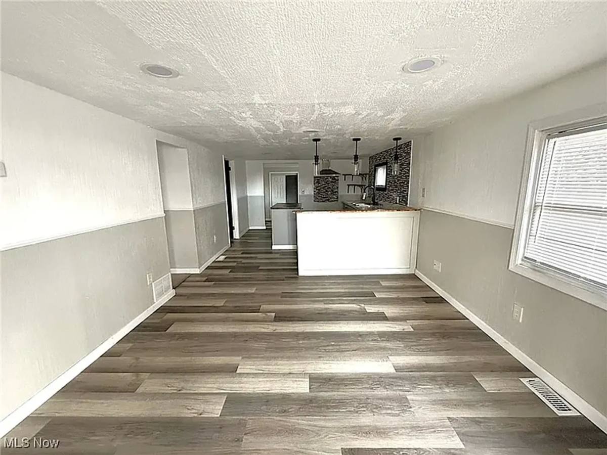 Apartment for rent at 906 Daniels Ave, Lima, OH 45805