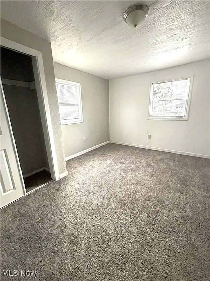 Apartment for rent at 906 Daniels Ave, Lima, OH 45805
