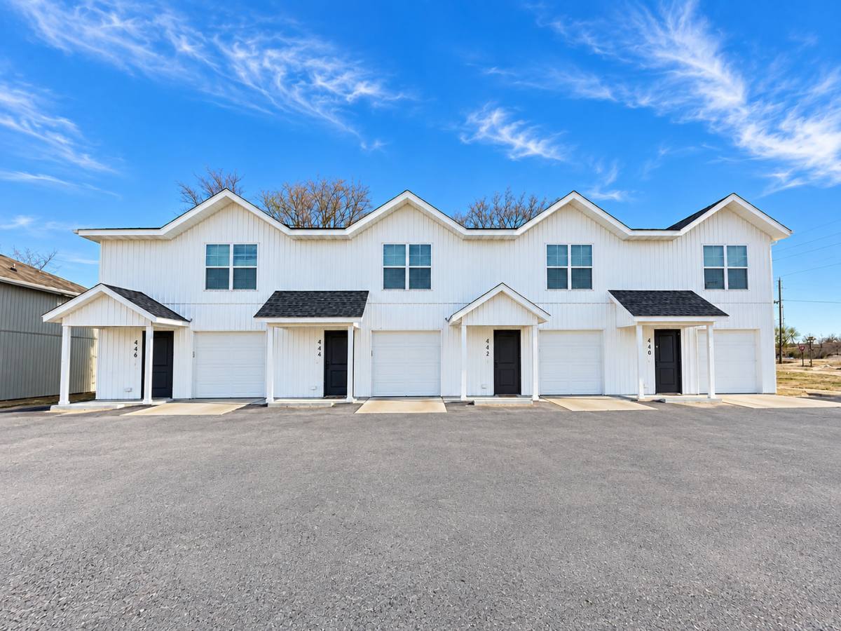 Townhouse for rent at 432 Blue Springs St, Decatur, AR 72722