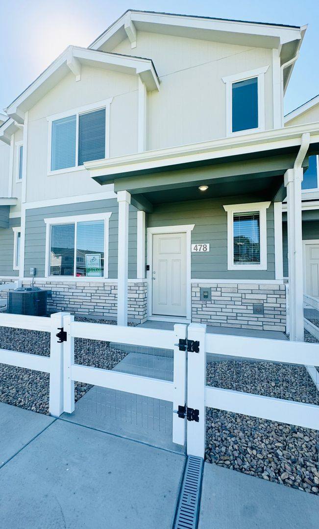 Townhouse for rent at 478 Condor Way, Johnstown, CO 80534