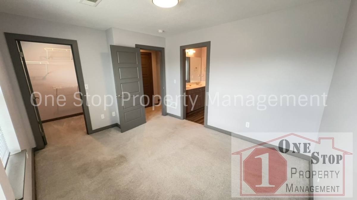 Townhouse for rent at 1232 NW 77th St, Kansas City, MO 64118
