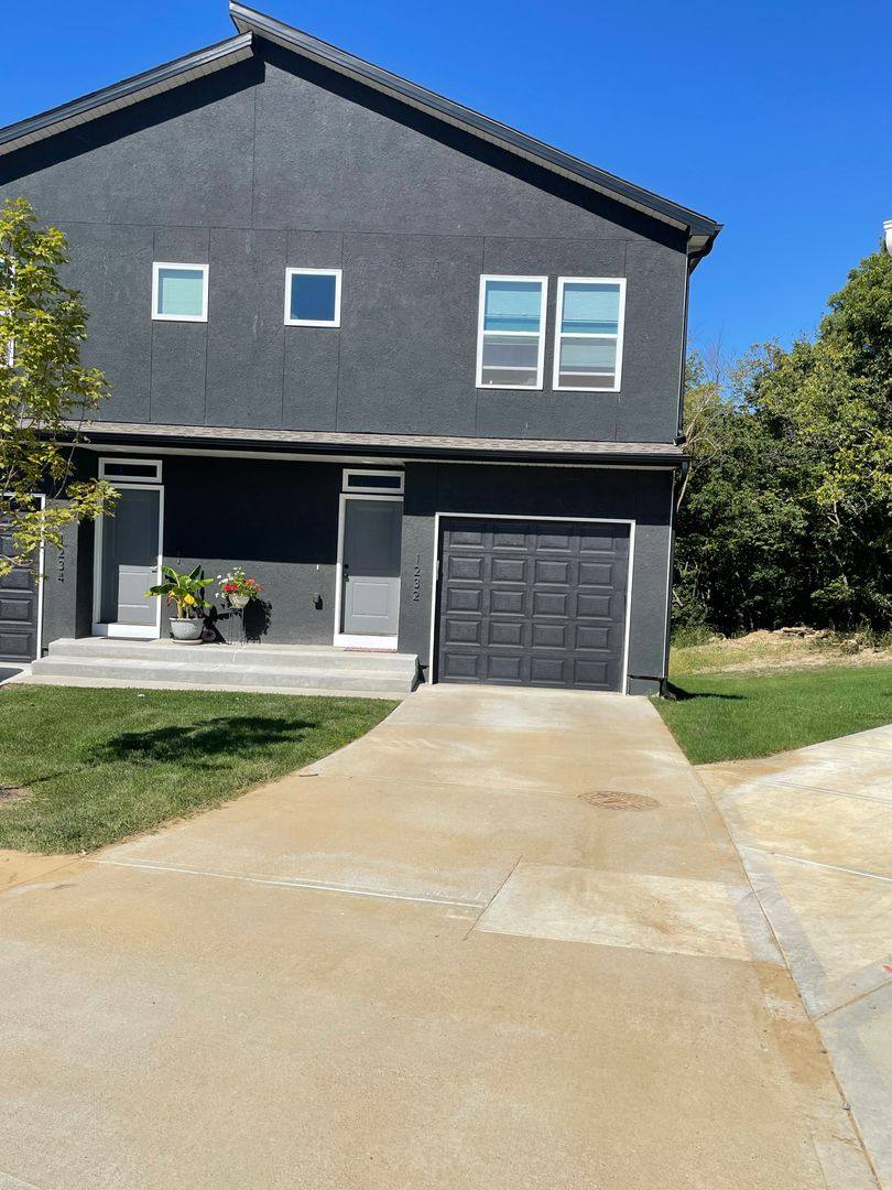 Townhouse for rent at 1232 NW 77th St, Kansas City, MO 64118