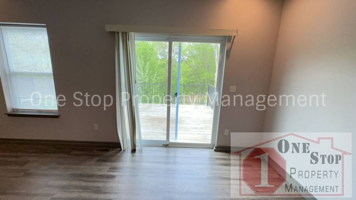 Townhouse for rent at 1232 NW 77th St, Kansas City, MO 64118